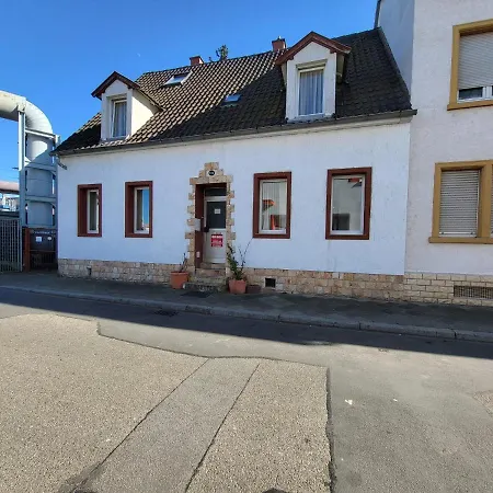 Гостевой дом Haus Baron 1 Neckarau Мангейм