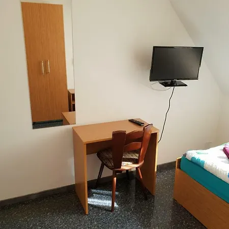 Haus Baron 1 Neckarau Casa de hóspedes 3*