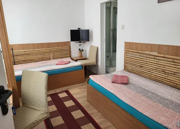 Haus Baron 1 Neckarau 게스트하우스 만하임