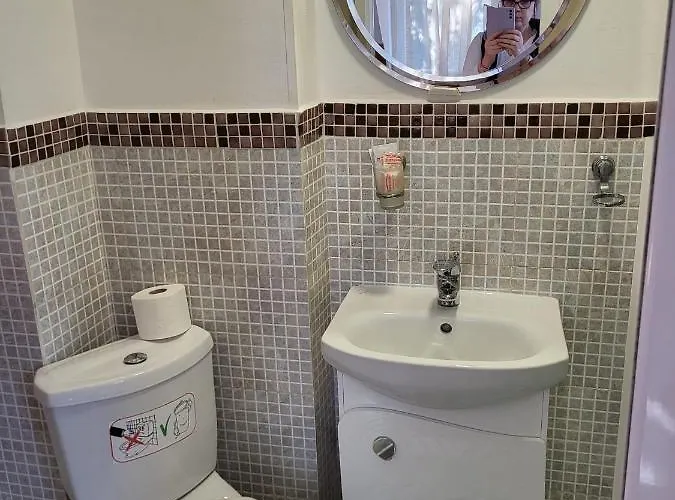 Haus Baron 1 Neckarau 게스트하우스 3*