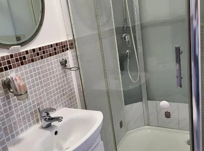 Haus Baron 1 Neckarau 게스트하우스