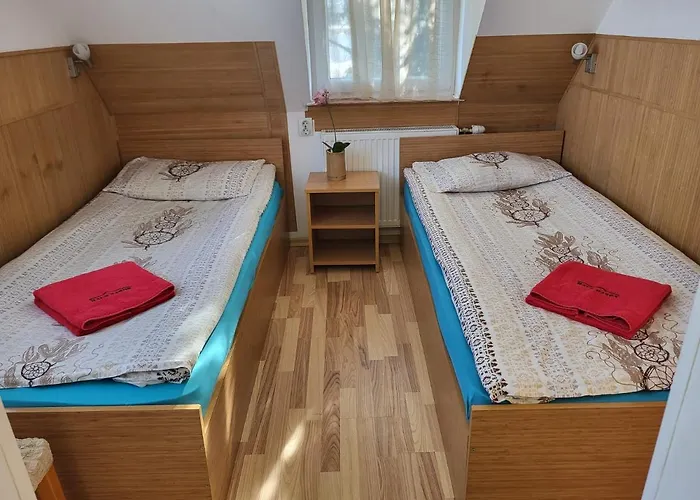 Haus Baron 1 Neckarau 게스트하우스 3*