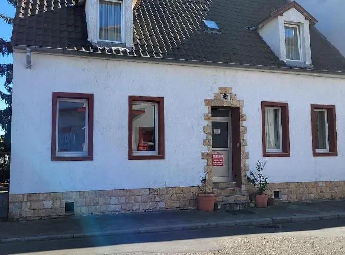 Haus Baron 1 Neckarau 게스트하우스 3*