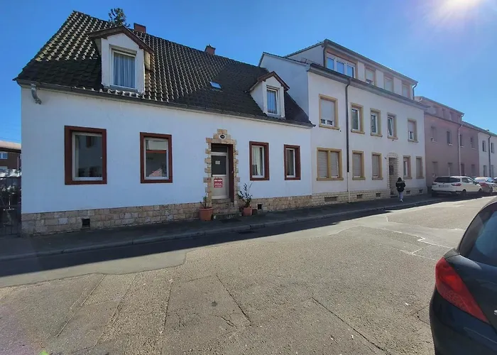 Haus Baron 1 Neckarau 게스트하우스 만하임