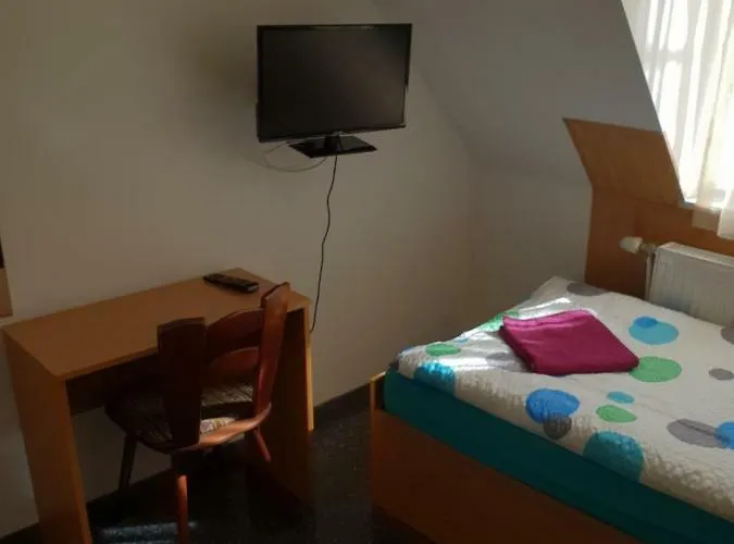 Haus Baron 1 Neckarau 게스트하우스 3*