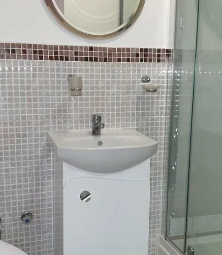 Haus Baron 1 Neckarau 게스트하우스 만하임